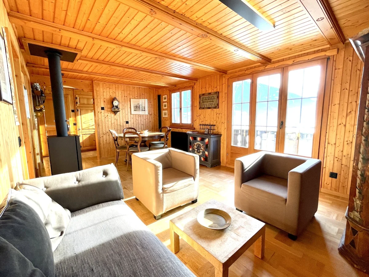 Chalet Anderegg – Wohn- und Essbereich